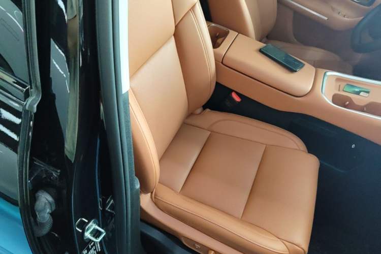 Used Leapmotor C16 2026 Extended-Range 280 LiDAR Zhizun Edition 6 Seats Right Front Seat