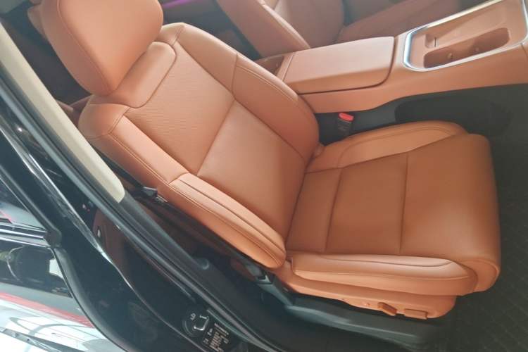 Used Leapmotor C16 2026 Extended-Range 280 LiDAR Zhizun Edition 6 Seats Right Front Seat