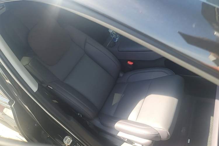 Used Leapmotor C16 2026 Extended-Range 280 LiDAR Zhizun Edition 6 Seats Right Front Seat