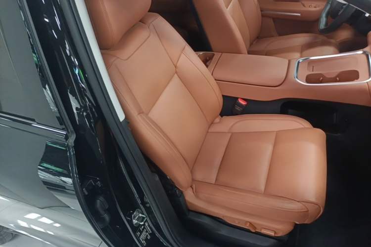 Used Leapmotor C16 2026 Extended-Range 280 LiDAR Zhizun Edition 6 Seats Right Front Seat