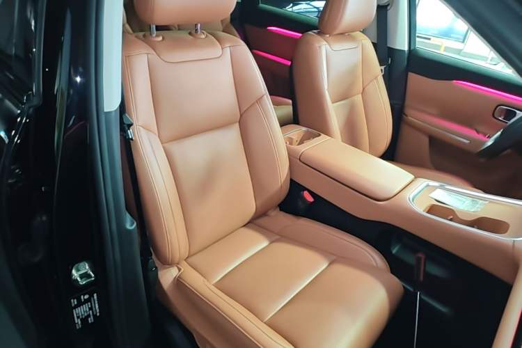 Used Leapmotor C16 2026 Extended-Range 280 LiDAR Zhizun Edition 6 Seats Right Front Seat