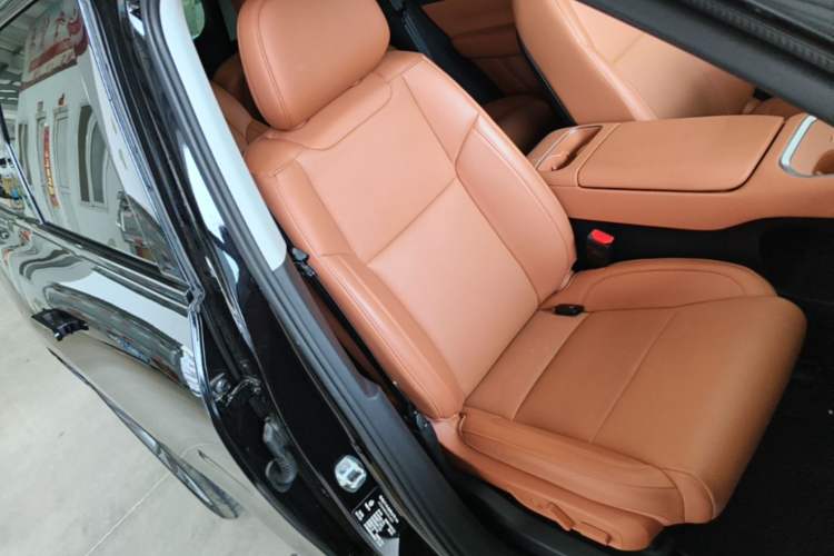 Used Leapmotor C16 2026 Extended-Range 280 LiDAR Zhizun Edition 6 Seats Right Front Seat