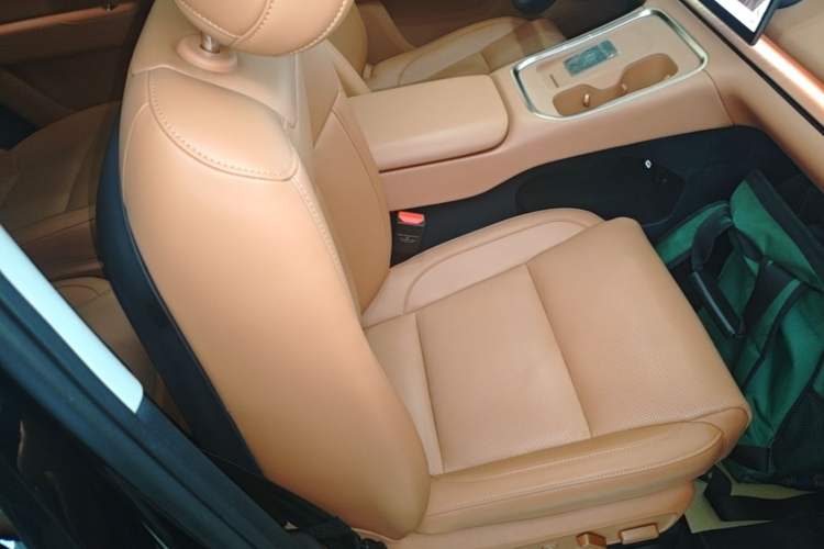 Used Leapmotor C16 2026 Extended-Range 280 LiDAR Zhizun Edition 6 Seats Right Front Seat