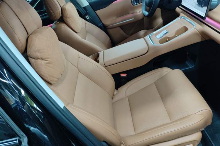 Used Leapmotor C16 2026 Extended-Range 280 LiDAR Zhizun Edition 6 Seats Right Front Seat