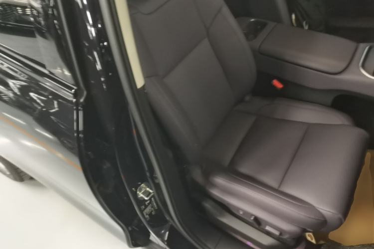 Used Leapmotor C16 2026 Extended-Range 280 LiDAR Zhizun Edition 6 Seats Right Front Seat