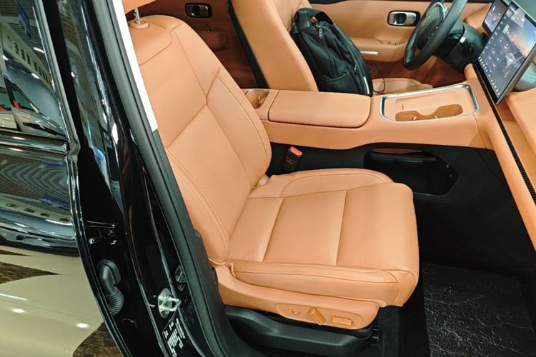 Used Leapmotor C16 2026 Extended-Range 280 LiDAR Zhizun Edition 6 Seats Right Front Seat