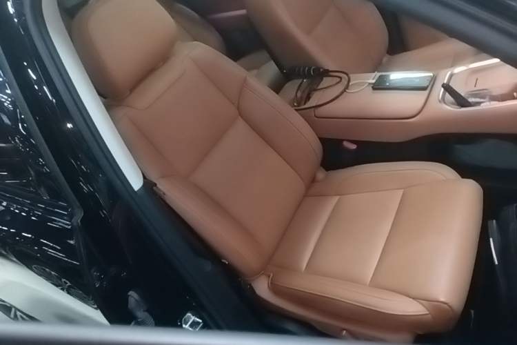 Used Leapmotor C16 2026 Extended-Range 280 LiDAR Zhizun Edition 6 Seats Right Front Seat