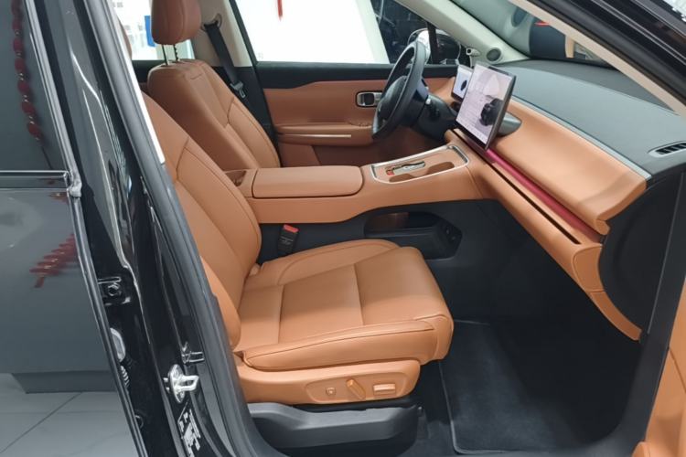 Used Leapmotor C16 2026 Extended-Range 280 LiDAR Zhizun Edition 6 Seats Right Front Seat