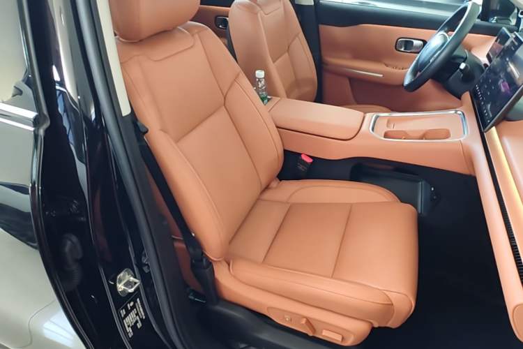 Used Leapmotor C16 2026 Extended-Range 280 LiDAR Zhizun Edition 6 Seats Right Front Seat