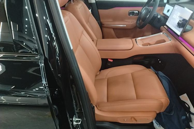 Used Leapmotor C16 2026 Extended-Range 280 LiDAR Zhizun Edition 6 Seats Right Front Seat