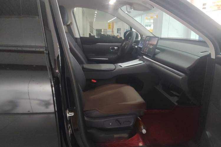 Used Leapmotor C16 2026 All-Electric 630 LiDAR Zhizun Edition 6 Seats Right Front Seat