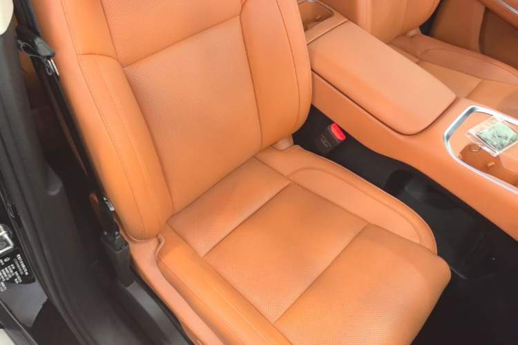 Used Leapmotor C16 2026 Extended-Range 280 LiDAR Zhizun Edition 6 Seats Right Front Seat