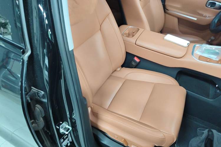 Used Leapmotor C16 2026 Extended-Range 280 LiDAR Zhizun Edition 6 Seats Right Front Seat