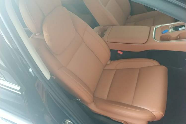 Used Leapmotor C16 2026 Extended-Range 280 LiDAR Zhizun Edition 6 Seats Right Front Seat