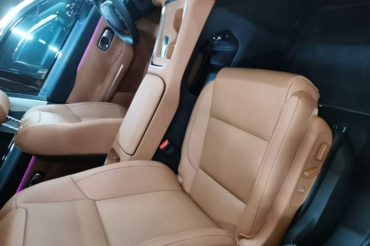 Used Leapmotor C16 2026 Extended-Range 280 LiDAR Zhizun Edition 6 Seats Right Front Seat