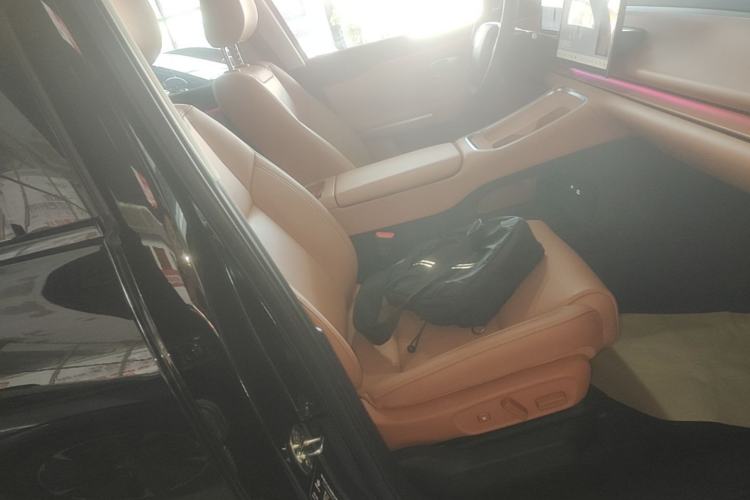 Used Leapmotor C16 2026 Extended-Range 280 LiDAR Zhizun Edition 6 Seats Right Front Seat
