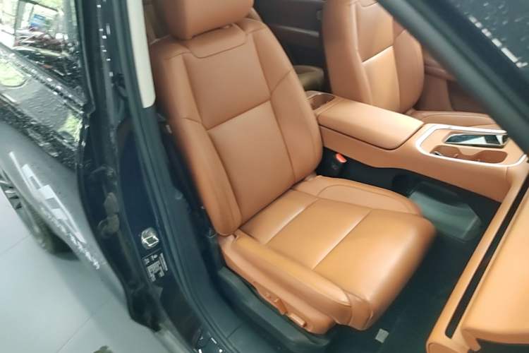 Used Leapmotor C16 2026 Extended-Range 280 LiDAR Zhizun Edition 6 Seats Right Front Seat