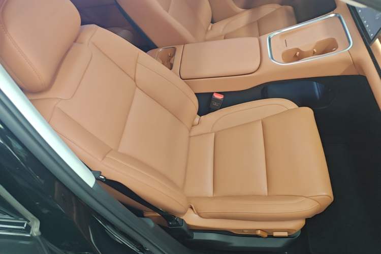 Used Leapmotor C16 2026 Extended-Range 280 LiDAR Zhizun Edition 6 Seats Right Front Seat