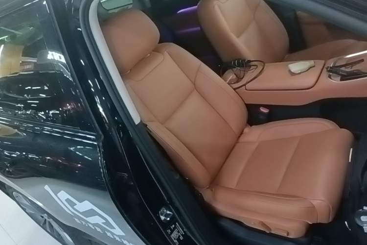 Used Leapmotor C16 2026 Extended-Range 280 LiDAR Zhizun Edition 6 Seats Right Front Seat