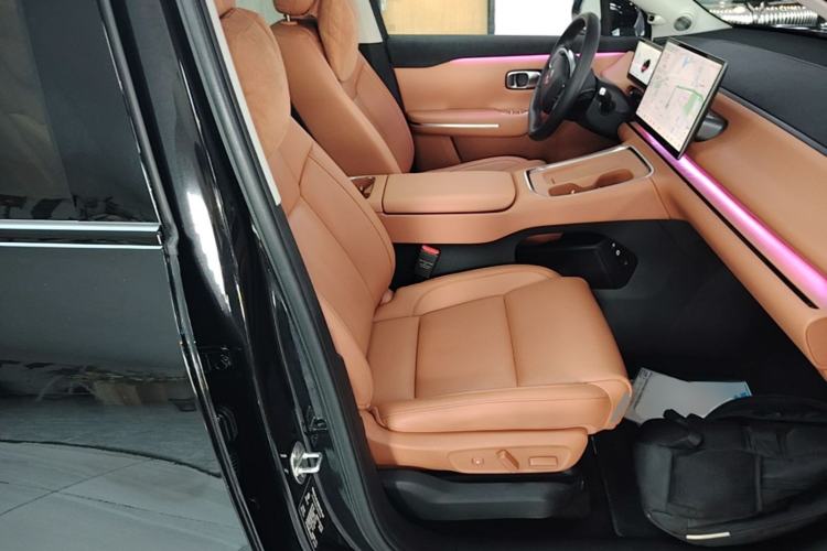 Used Leapmotor C16 2026 Extended-Range 280 LiDAR Zhizun Edition 6 Seats Right Front Seat