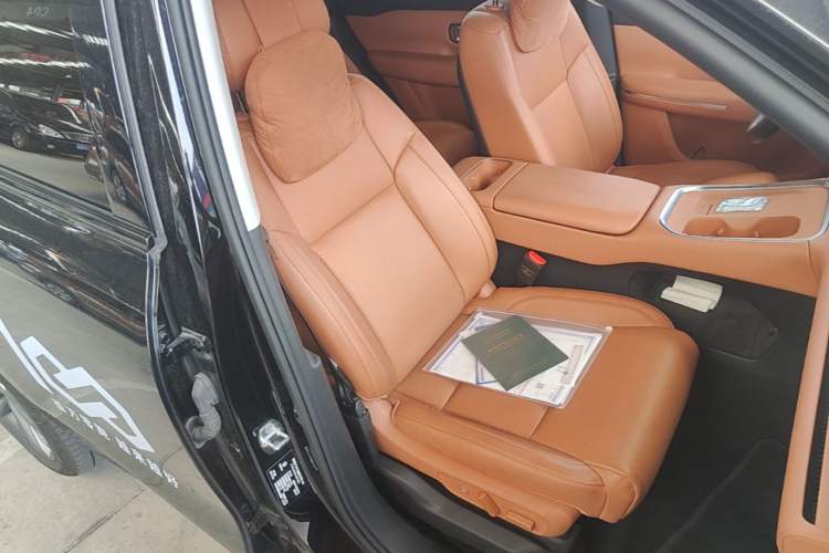 Used Leapmotor C16 2026 Extended-Range 280 LiDAR Zhizun Edition 6 Seats Right Front Seat