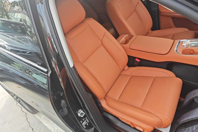 Used Leapmotor C16 2026 Extended-Range 280 LiDAR Zhizun Edition 6 Seats Right Front Seat
