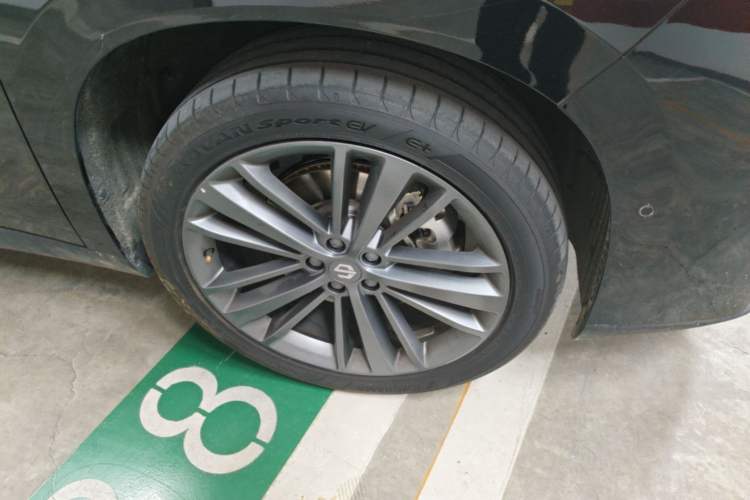 Used Leapmotor C16 2026 All-Electric 630 LiDAR Zhizun Edition 6 Seats Right Front Wheel Hub