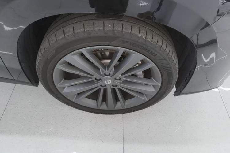 Used Leapmotor C16 2026 Extended-Range 280 LiDAR Zhizun Edition 6 Seats Right Front Wheel Hub