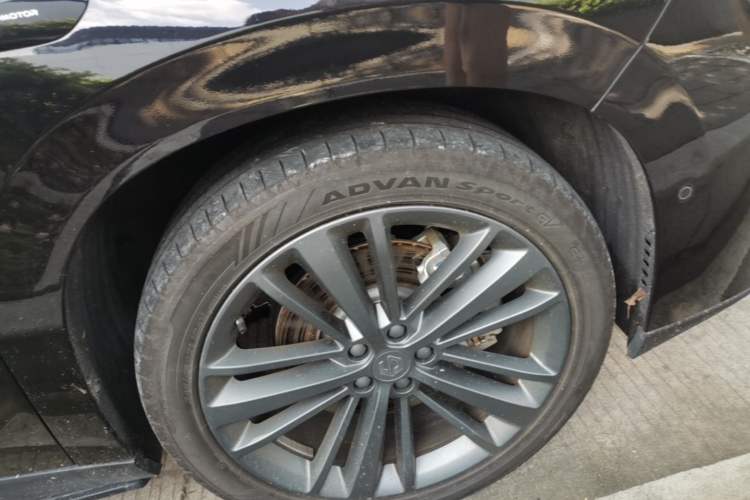 Used Leapmotor C16 2026 Extended-Range 280 LiDAR Zhizun Edition 6 Seats Right Front Wheel Hub