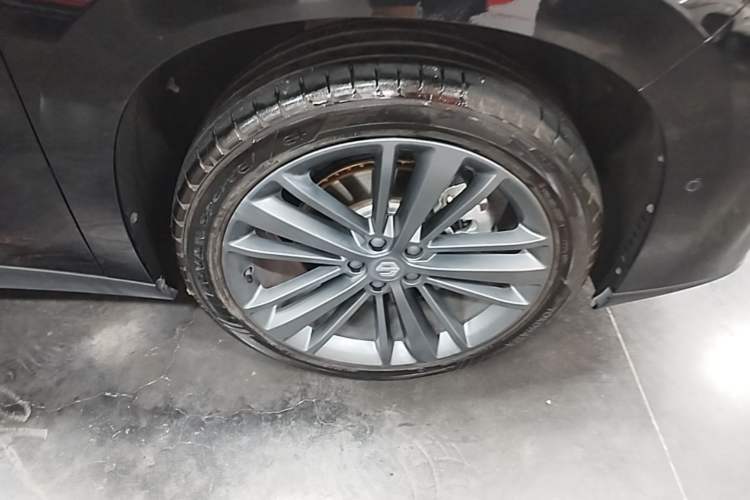 Used Leapmotor C16 2026 Extended-Range 280 LiDAR Zhizun Edition 6 Seats Right Front Wheel Hub