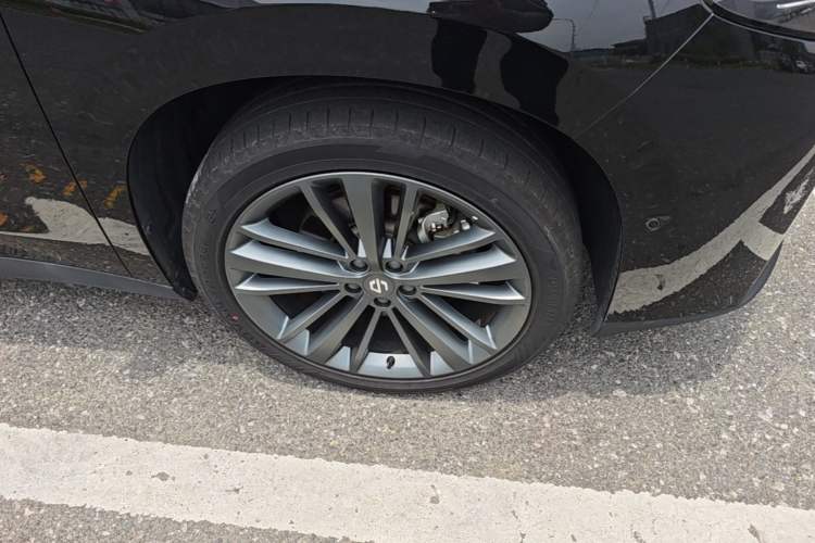 Used Leapmotor C16 2026 Extended-Range 280 LiDAR Zhizun Edition 6 Seats Right Front Wheel Hub