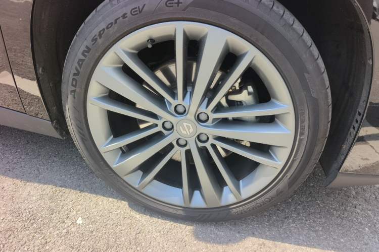 Used Leapmotor C16 2026 Extended-Range 280 LiDAR Zhizun Edition 6 Seats Right Front Wheel Hub