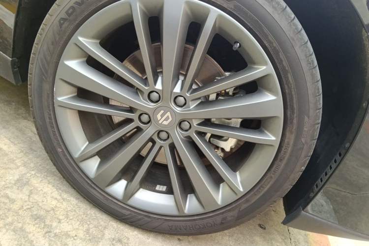 Used Leapmotor C16 2026 Extended-Range 280 LiDAR Zhizun Edition 6 Seats Right Front Wheel Hub