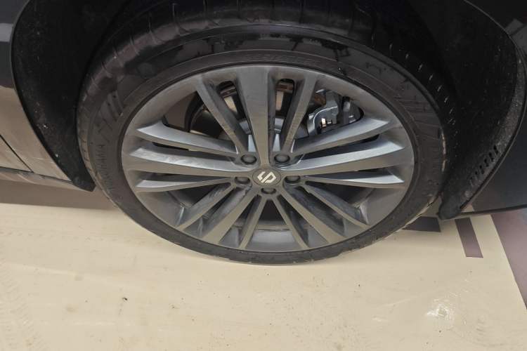 Used Leapmotor C16 2026 Extended-Range 280 LiDAR Zhizun Edition 6 Seats Right Front Wheel Hub