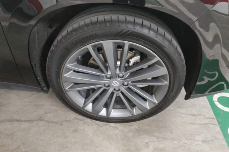 Used Leapmotor C16 2026 All-Electric 630 LiDAR Zhizun Edition 6 Seats Right Front Wheel Hub