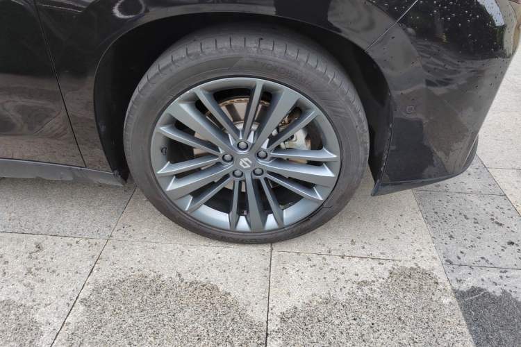 Used Leapmotor C16 2026 All-Electric 630 LiDAR Zhizun Edition 6 Seats Right Front Wheel Hub