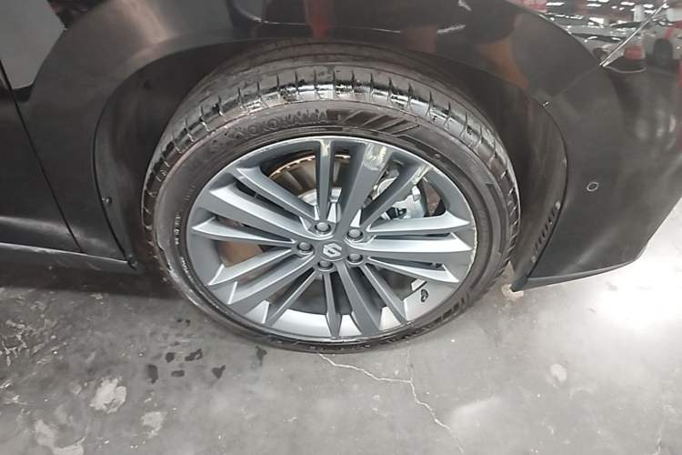 Used Leapmotor C16 2026 Extended-Range 280 LiDAR Zhizun Edition 6 Seats Right Front Wheel Hub