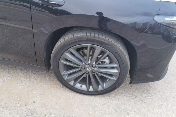Used Leapmotor C16 2026 Pure Electric 630 LiDAR Zhizun Edition 5 Seats Right Front Wheel Hub