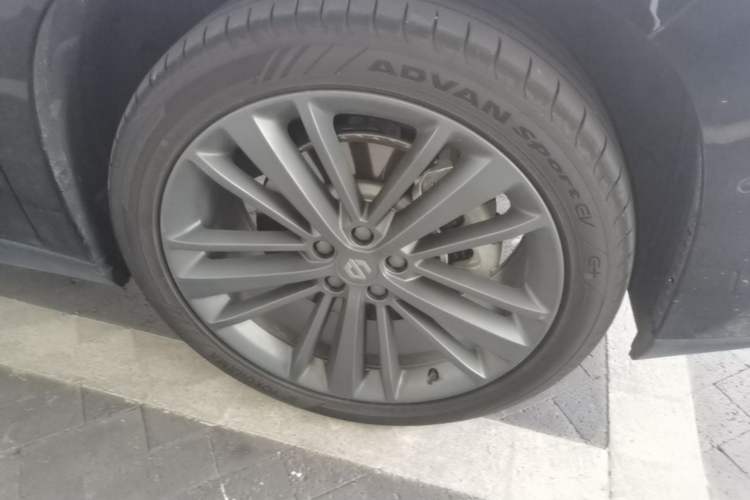 Used Leapmotor C16 2026 Extended-Range 280 LiDAR Zhizun Edition 6 Seats Right Front Wheel Hub