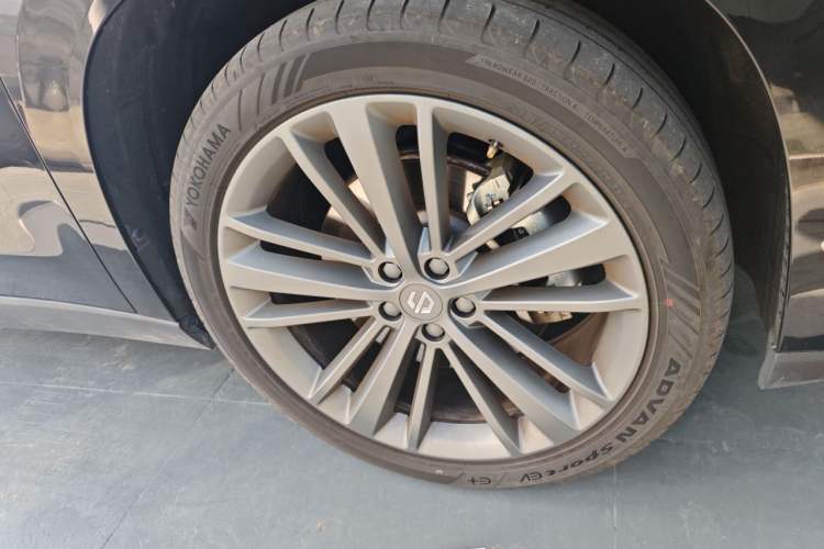 Used Leapmotor C16 2026 Extended-Range 280 LiDAR Zhizun Edition 6 Seats Right Front Wheel Hub