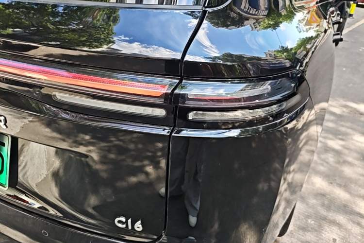 Used Leapmotor C16 2026 All-Electric 630 LiDAR Zhizun Edition 6 Seats Right Rear Taillight