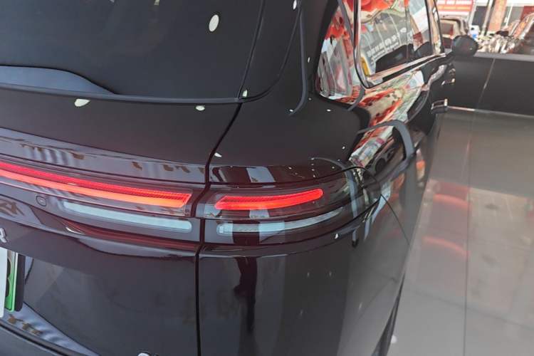 Used Leapmotor C16 2026 All-Electric 630 LiDAR Zhizun Edition 6 Seats Right Rear Taillight