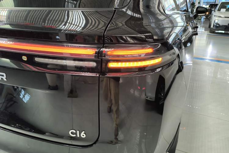 Used Leapmotor C16 2026 All-Electric 630 LiDAR Zhizun Edition 6 Seats Right Rear Taillight