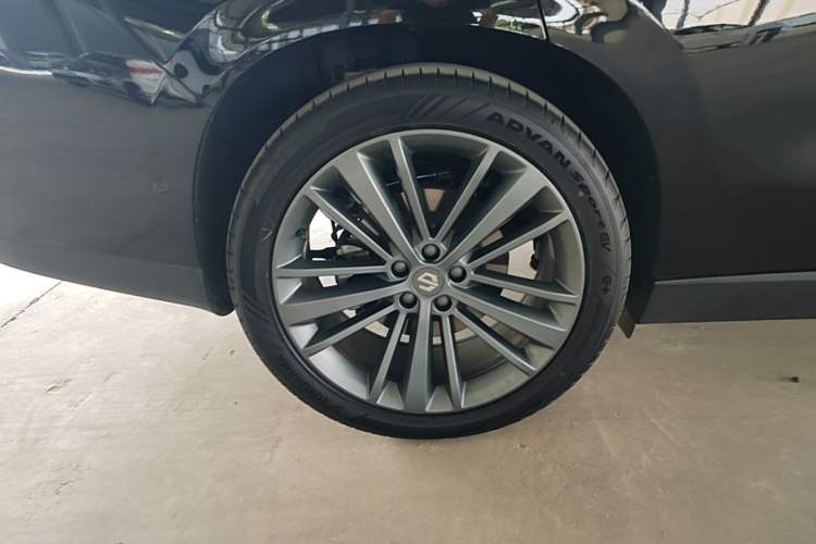 Used Leapmotor C16 2026 Extended-Range 280 LiDAR Zhizun Edition 6 Seats Right Rear Wheel Hub