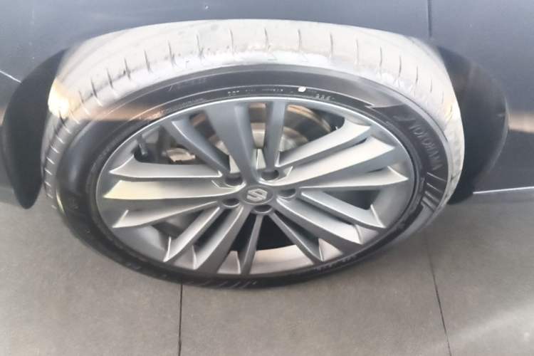 Used Leapmotor C16 2026 Extended-Range 280 LiDAR Zhizun Edition 6 Seats Right Rear Wheel Hub