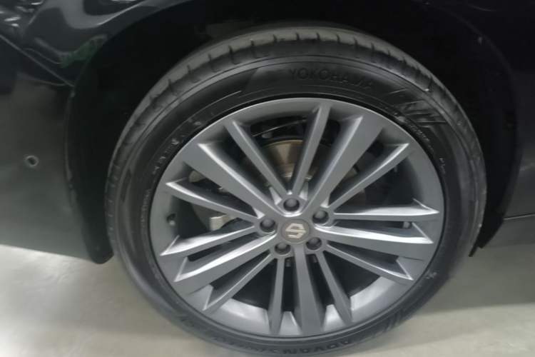 Used Leapmotor C16 2026 Extended-Range 280 LiDAR Zhizun Edition 6 Seats Right Rear Wheel Hub