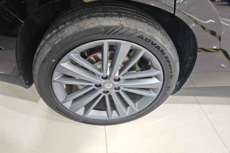 Used Leapmotor C16 2026 Extended-Range 280 LiDAR Zhizun Edition 6 Seats Right Rear Wheel Hub