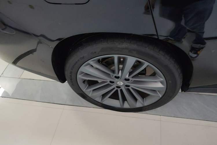 Used Leapmotor C16 2026 Extended-Range 280 LiDAR Zhizun Edition 6 Seats Right Rear Wheel Hub