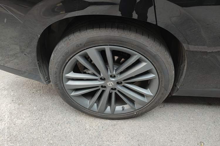 Used Leapmotor C16 2026 Extended-Range 280 LiDAR Zhizun Edition 6 Seats Right Rear Wheel Hub