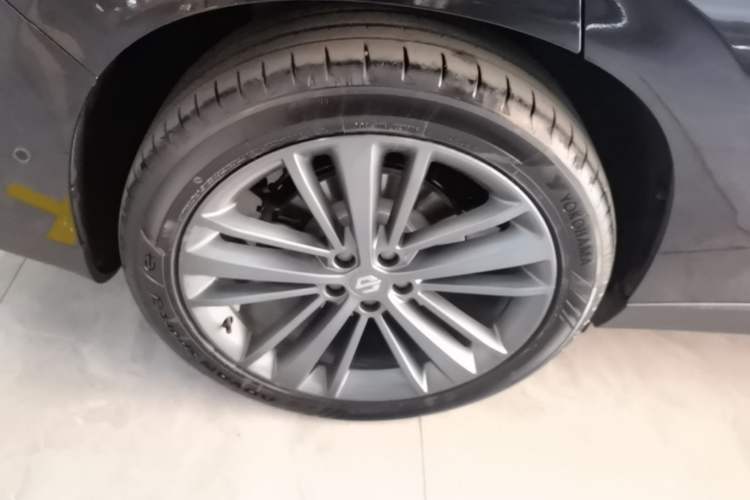 Used Leapmotor C16 2026 All-Electric 630 LiDAR Zhizun Edition 6 Seats Right Rear Wheel Hub